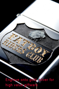 DE-3 features gold silver